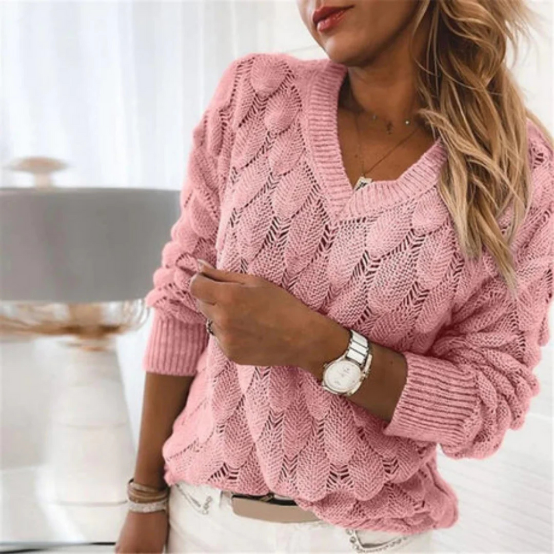 Pull long Katalina col V pour femme, maille douce adaptée aux tenues automnales polyvalentes.