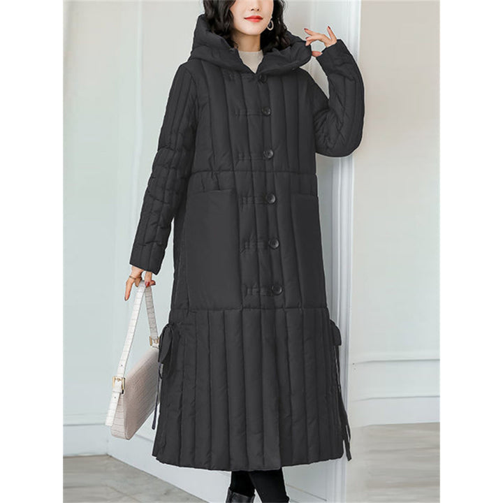 Manteau puffer long Florianie à capuche pour femme, coupe enveloppante et remplissage isolant adapté à l'hiver.