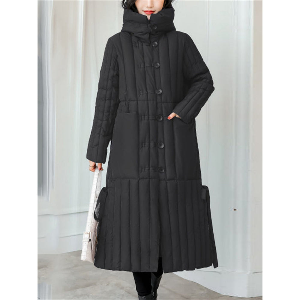 Manteau puffer long Florianie à capuche pour femme, coupe enveloppante et remplissage isolant adapté à l'hiver.