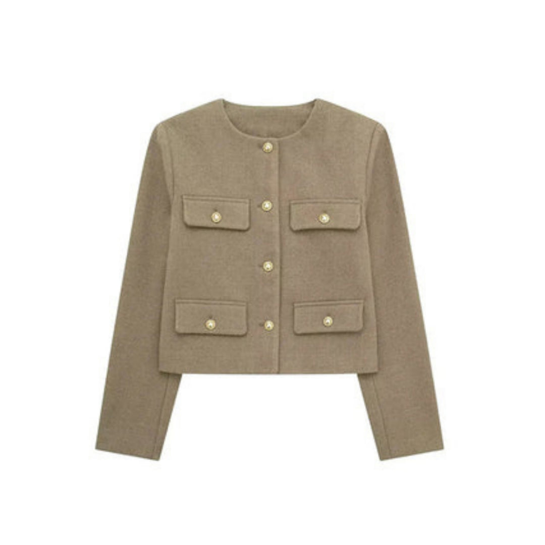 Veste courte Audriélle pour femme, boutons dorés distinctifs et coupe structurée adaptée aux tenues chic.