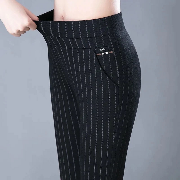 Pantalon Suzon taille haute pour femme, coupe droite et taille élastique adaptée aux tenues polyvalentes.