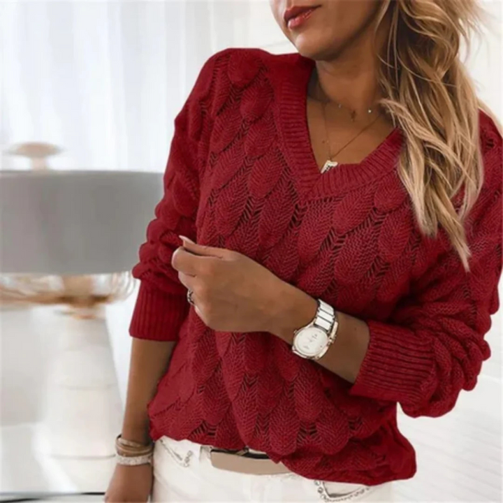 Pull long Katalina col V pour femme, maille douce adaptée aux tenues automnales polyvalentes.