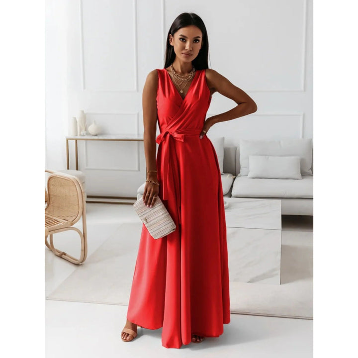 Robe col V pour femme, encolure classique et coupe polyvalente adaptée aux tenues raffinées.
