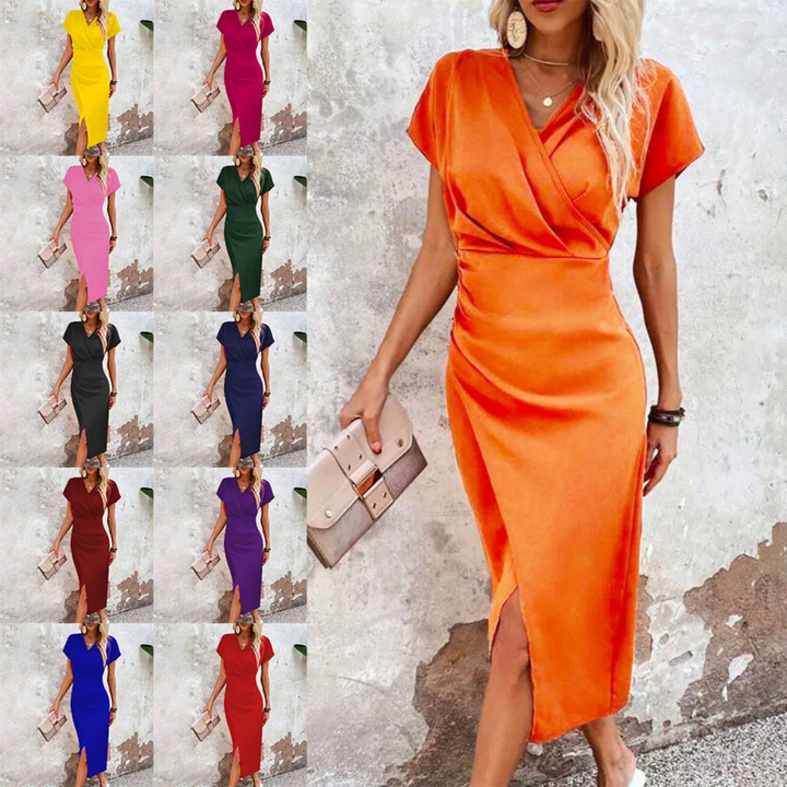 Robe mini pour femme, coupe décontractée et col V raffiné adapté aux sorties estivales.