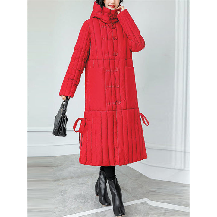 Manteau puffer long Florianie à capuche pour femme, coupe enveloppante et remplissage isolant adapté à l'hiver.