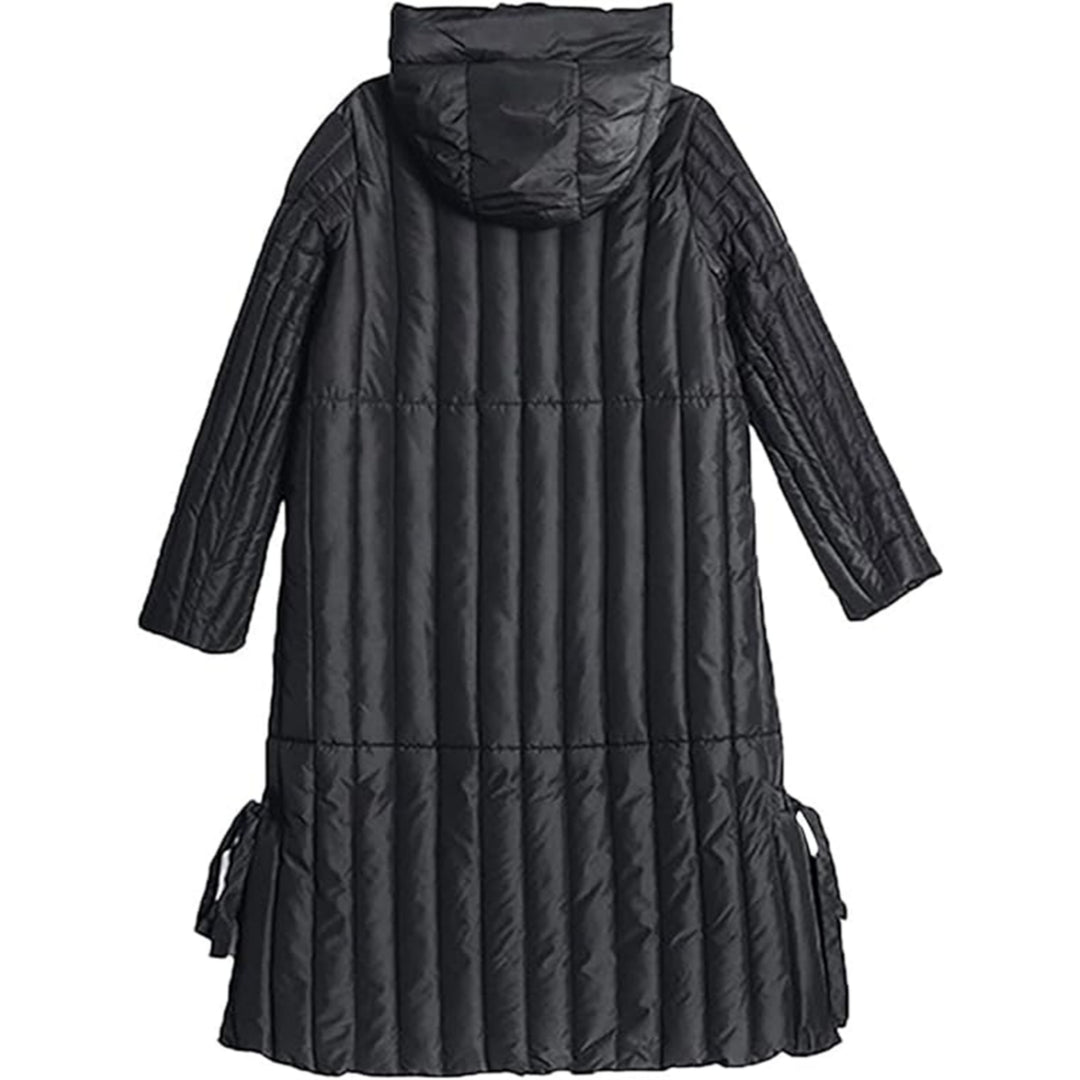 Manteau puffer long Florianie à capuche pour femme, coupe enveloppante et remplissage isolant adapté à l'hiver.