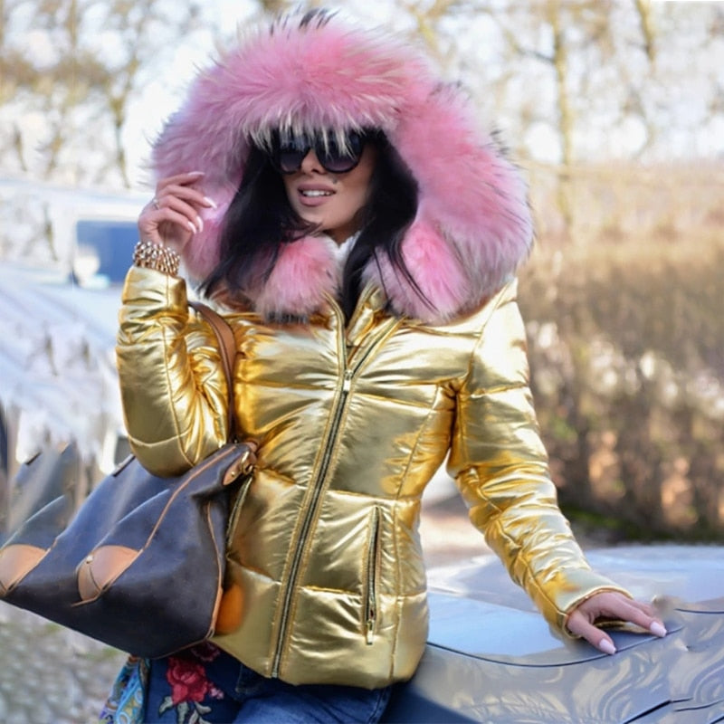 Veste Charlette à capuche pour femme, coupe élégante et protection ajustable adaptée à l'automne.