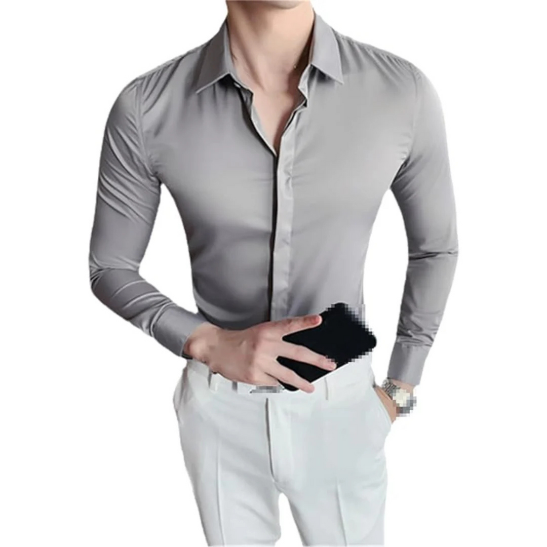 Chemise Cassien ajustée pour homme, coupe structurée et ligne moderne adaptée aux tenues polyvalentes.
