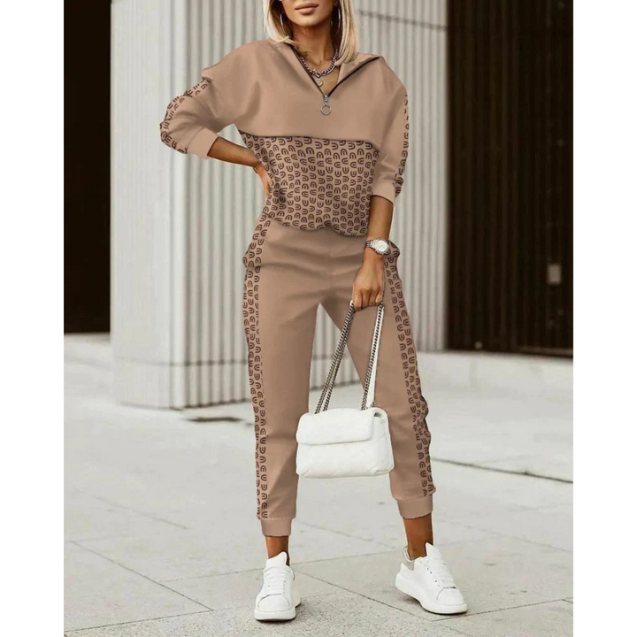 Ensemble de survêtement pour femme, coupe coordonnée moderne et tissu doux adapté au cocooning quotidien.