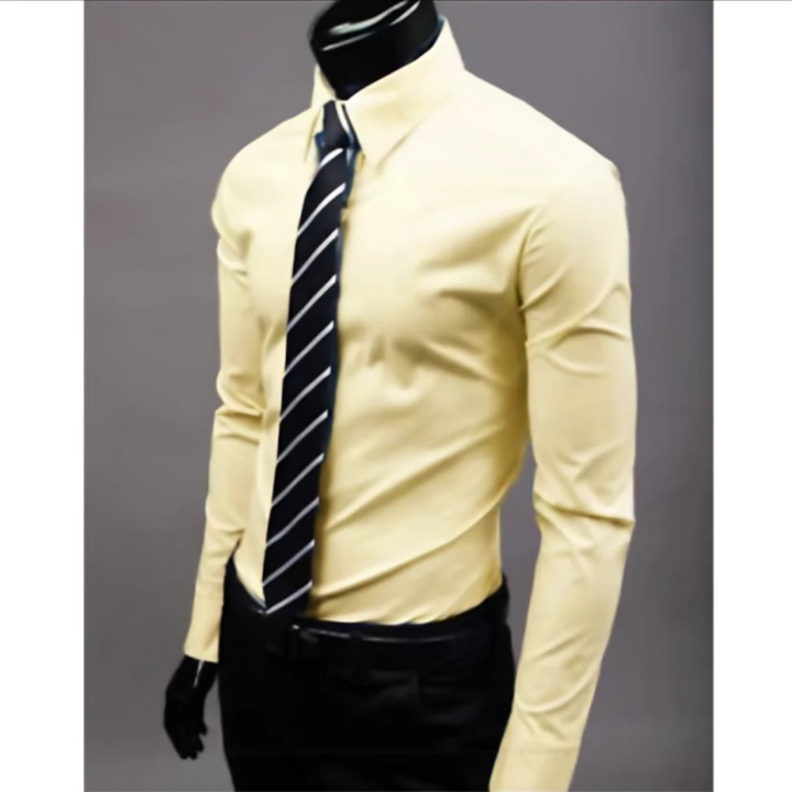 Chemise Cassien ajustée pour homme, coupe structurée et ligne moderne adaptée aux tenues polyvalentes.