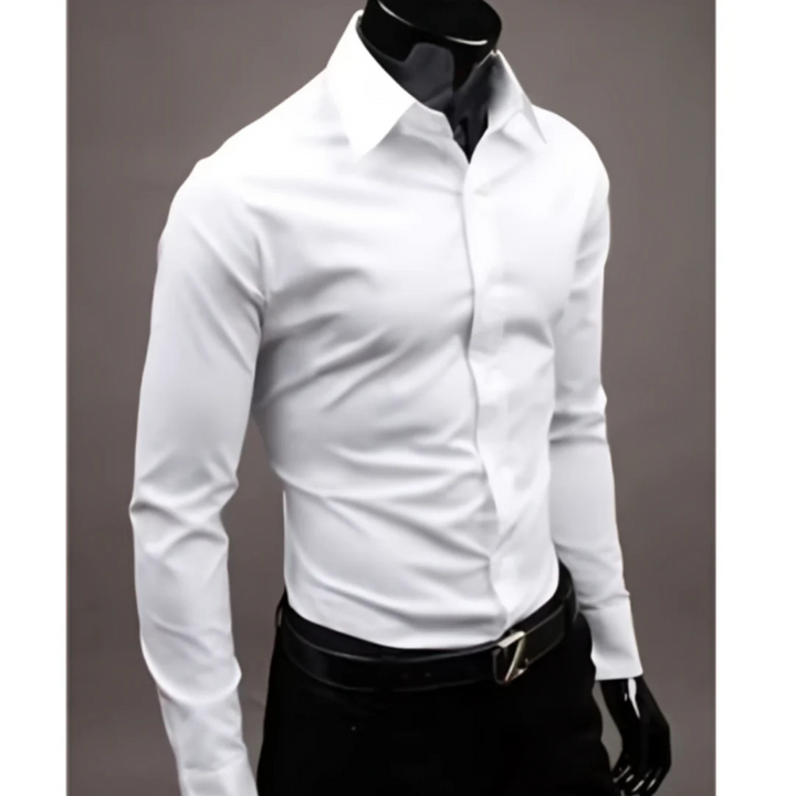 Chemise Cassien ajustée pour homme, coupe structurée et ligne moderne adaptée aux tenues polyvalentes.