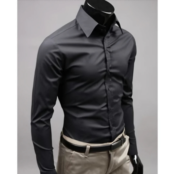 Chemise Cassien ajustée pour homme, coupe structurée et ligne moderne adaptée aux tenues polyvalentes.