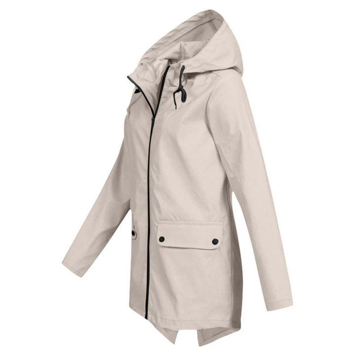 Veste de pluie Zénaïde pour femme, imperméable et coupe-vent adaptée aux journées automnales pluvieuses.
