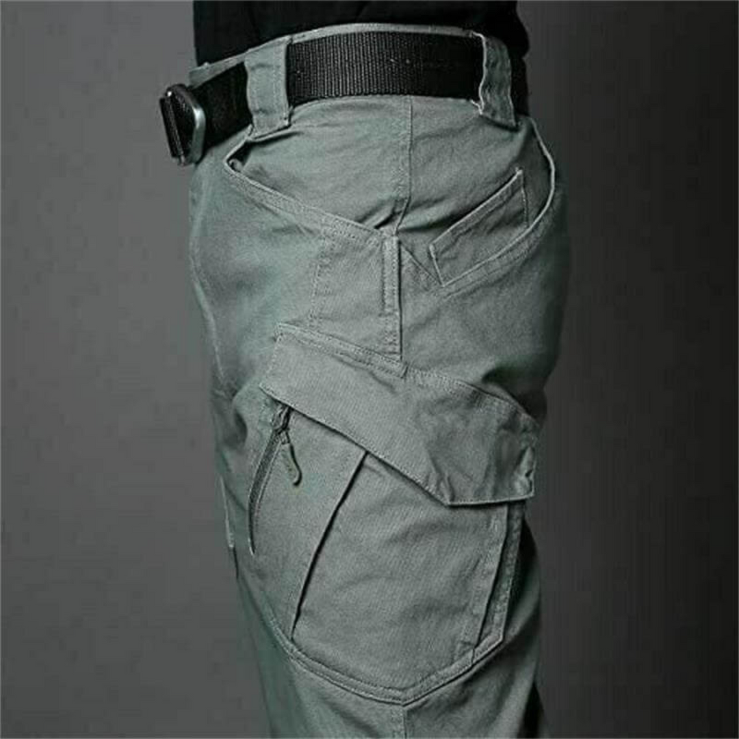 Pantalon Honoré tactique pour homme, tissu résistant et traitement imperméable adapté aux activités variées.