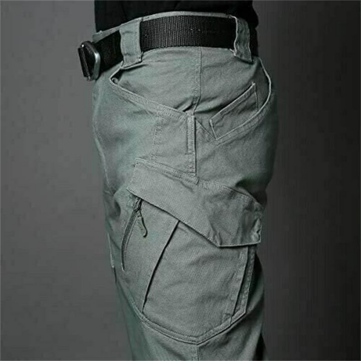 Pantalon Honoré tactique pour homme, tissu résistant et traitement imperméable adapté aux activités variées.