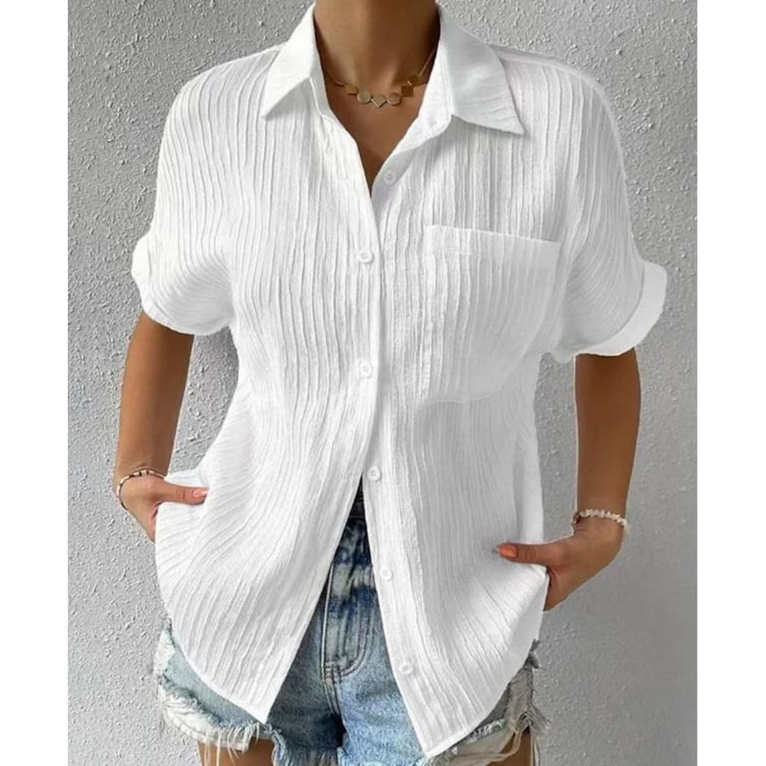 Blouse Céliane à manches courtes pour femme, coupe légère et tissu fluide adapté aux journées chaudes.