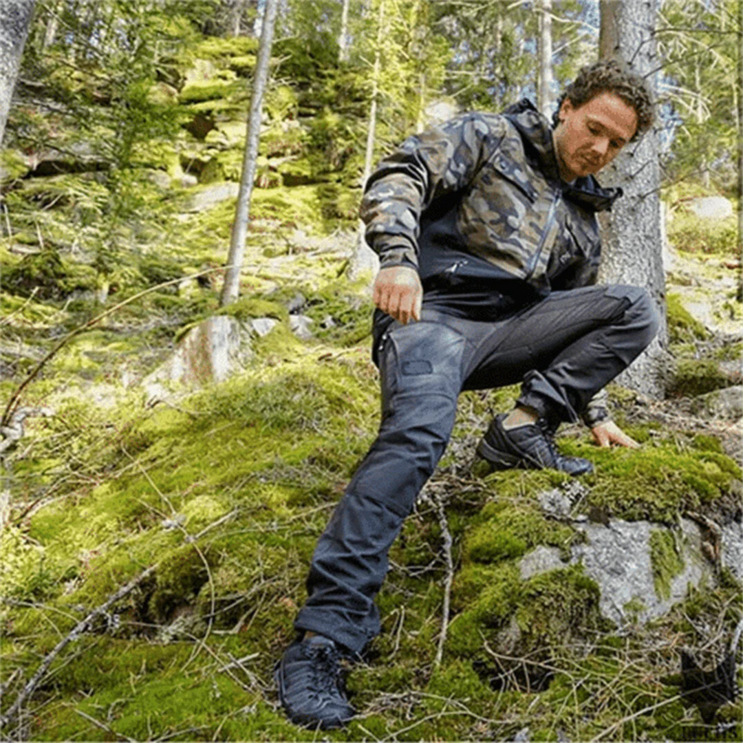 Pantalon Honoré tactique pour homme, tissu résistant et traitement imperméable adapté aux activités variées.