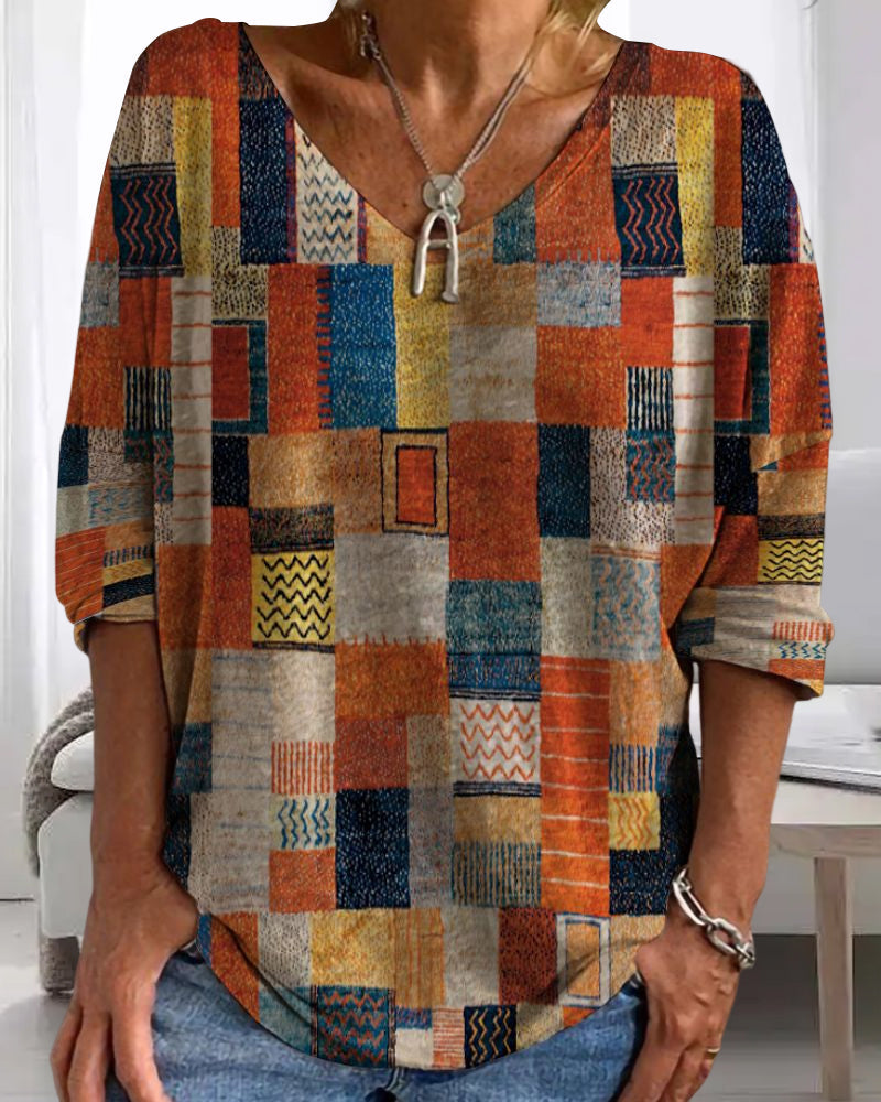 Haut léger pour femme à manches longues, avec un motif géométrique moderne dans des teintes de bleu, orange, jaune et beige. Parfait pour un look estival et élégant, il combine confort et style pour une allure tendance.