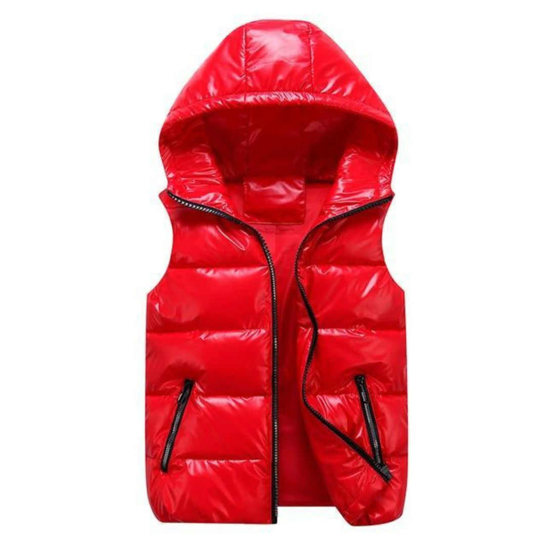 Veste sans manches pour homme en rouge vif, avec capuche et poches zippées. Un choix audacieux pour l'hiver, alliant chaleur, confort et style moderne.