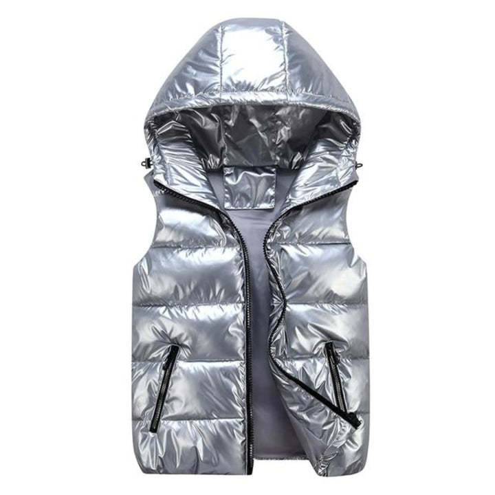 Veste sans manches pour homme en couleur argentée, parfaite pour l'hiver, avec capuche intégrée et poches zippées. Un choix élégant et pratique pour affronter le froid tout en restant stylé.