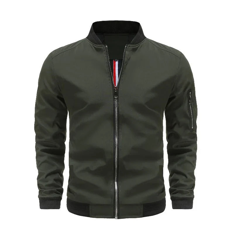 Veste bomber Alexandre zippée pour homme, coupe moderne adaptée aux tenues urbaines automnales.