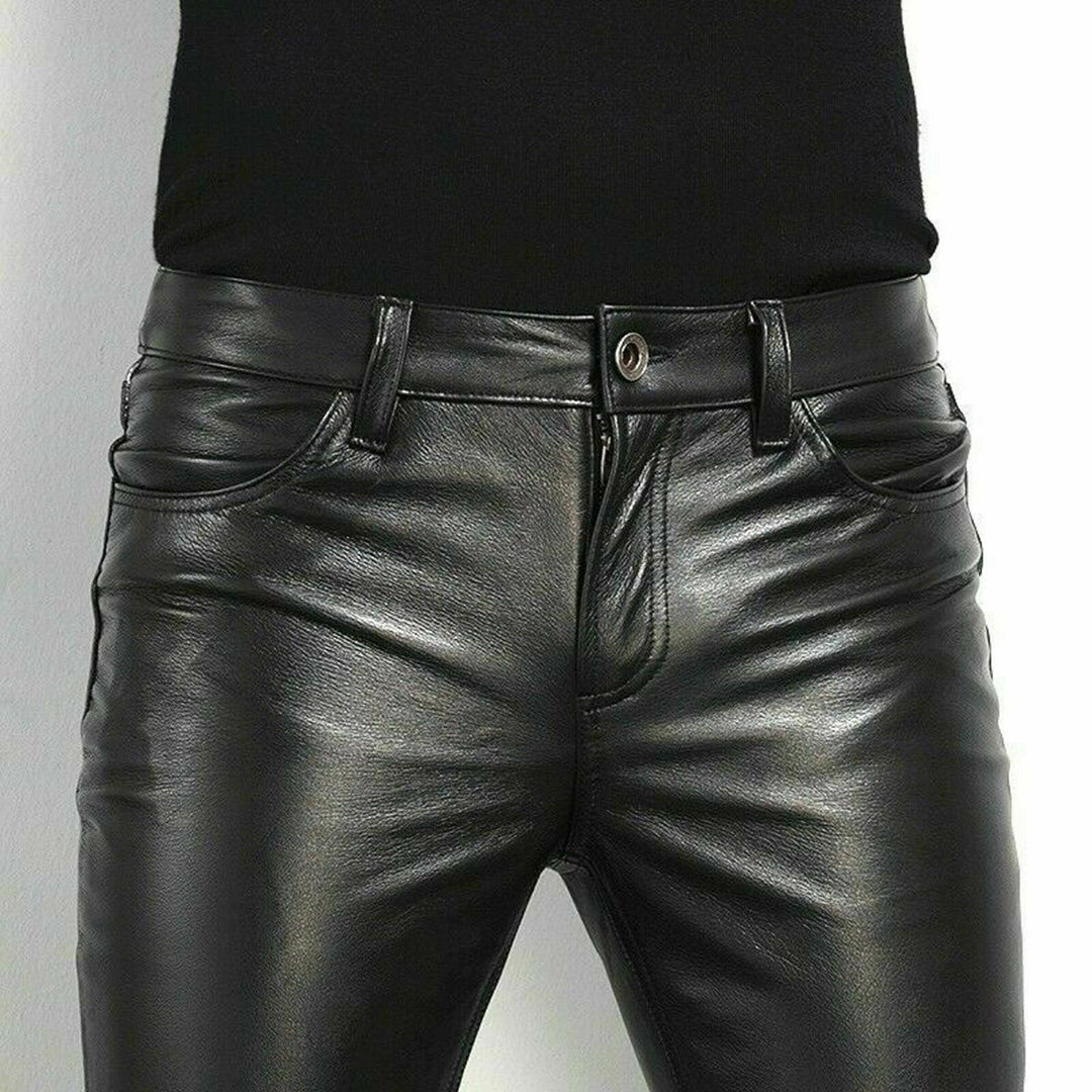 le pantalon adapté aux tenues polyvalentes.