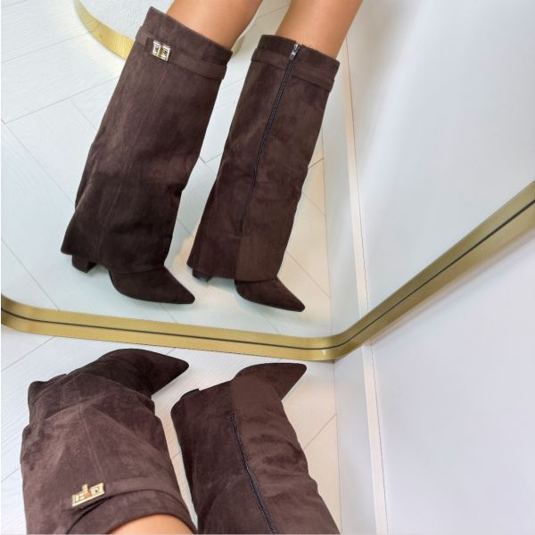 Bottes hautes à talon carré Bérénice pour femme, portée en situation