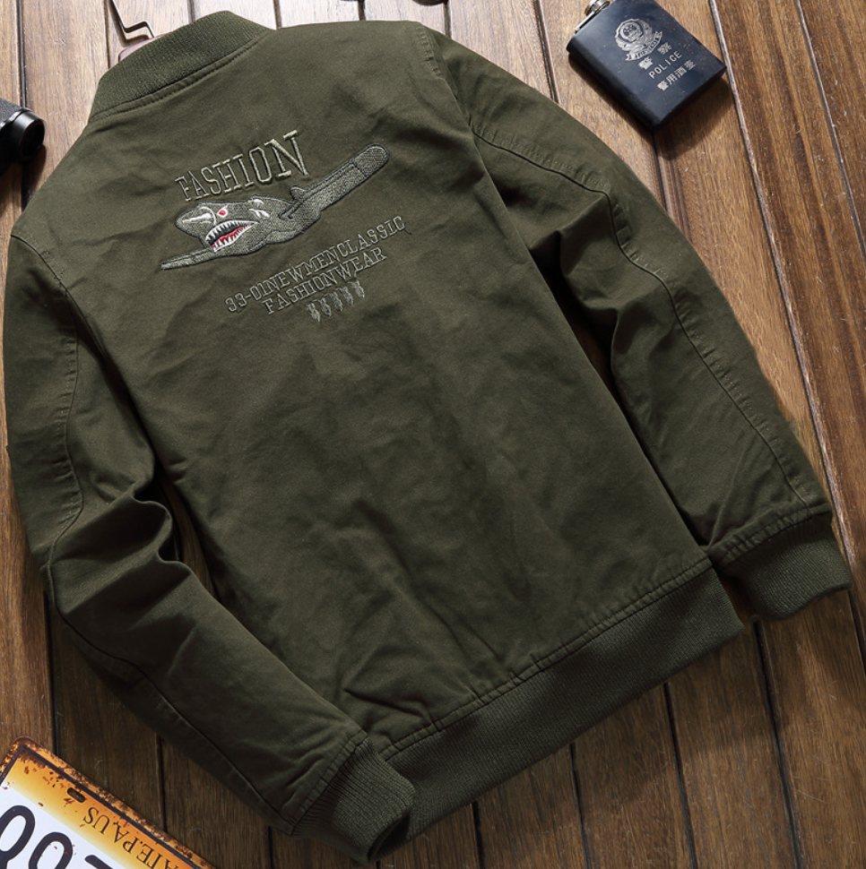 la veste militaire adapté aux tenues polyvalentes.