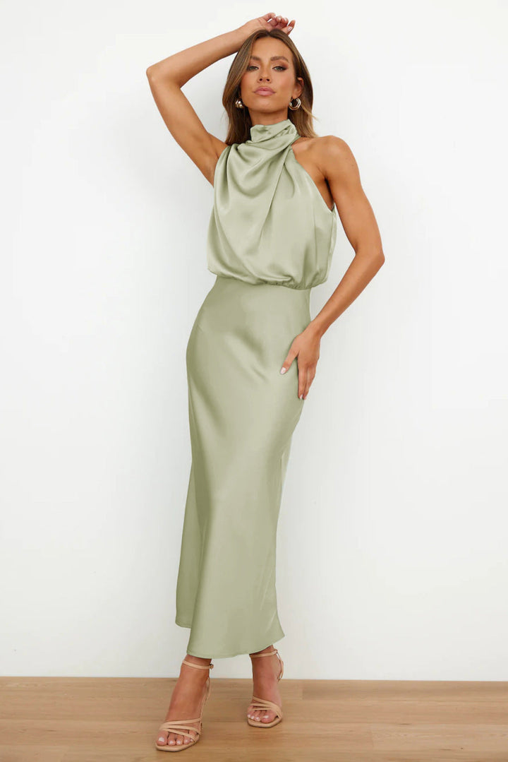 Robe Bliss midi satinée pour femme, dos nu élégant et coupe moderne adaptée aux soirées habillées.