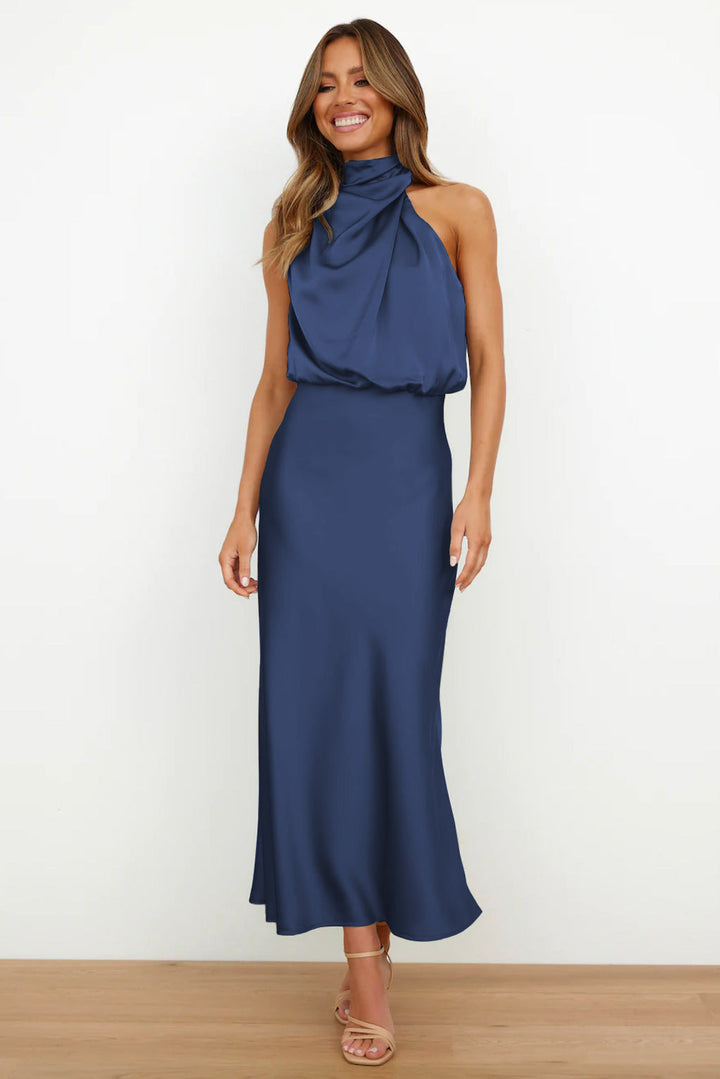 Robe Bliss midi satinée pour femme, dos nu élégant et coupe moderne adaptée aux soirées habillées.