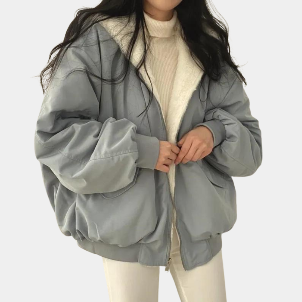 Manteau Olympe à capuche pour femme, doublure chaude et coupe enveloppante adaptée à l'hiver.