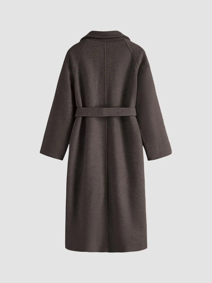 Manteau long Capucine pour femme, portée en situation