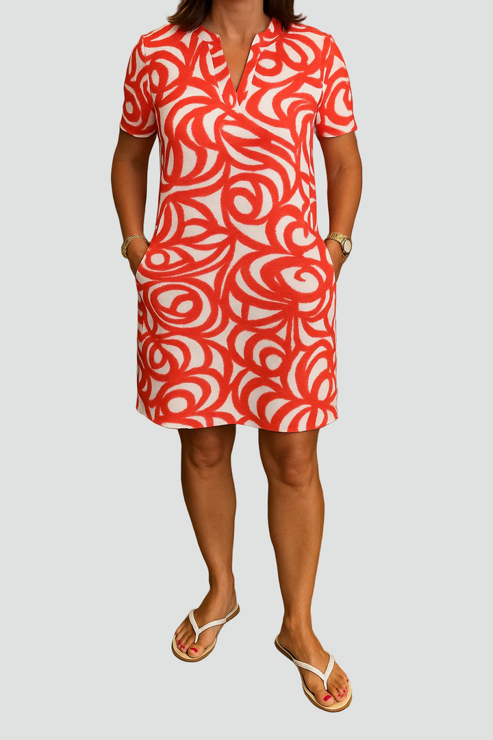 Moderne avec des motifs géométriques rouges et blancs. Parfaite pour une tenue estivale décontractée, idéale à porter avec des sandales pour un look frais et stylé