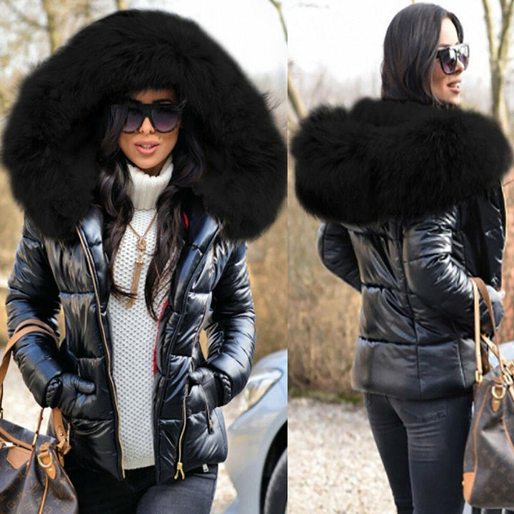 Veste Charlette à capuche pour femme, coupe élégante et protection ajustable adaptée à l'automne.