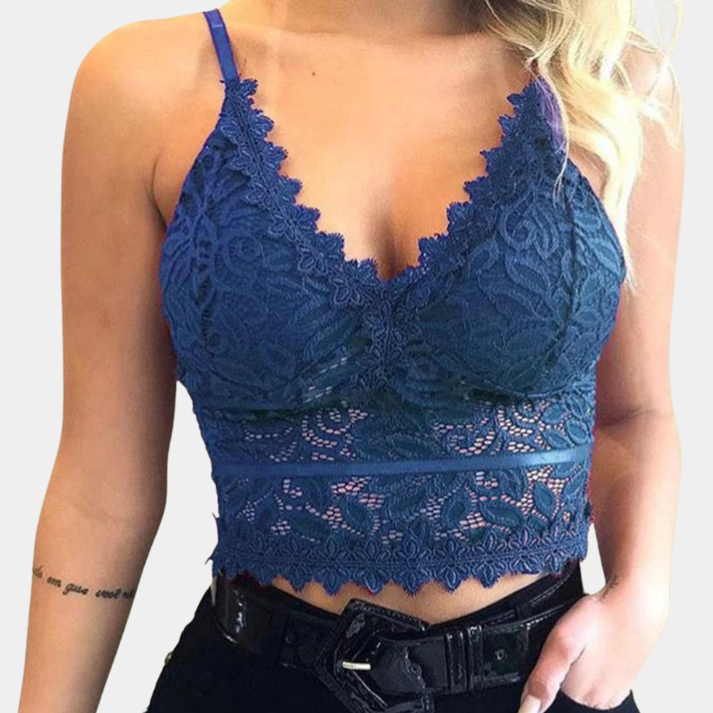 Top court en dentelle pour femme couleur bleu, à fines bretelles avec décolleté en V et motifs floraux élégants, coupe ajustée et style tendance et féminin.
