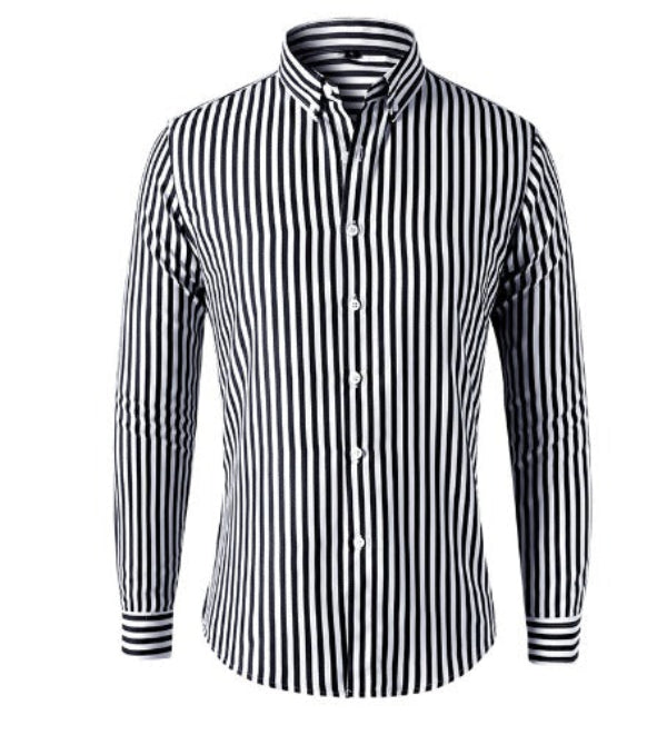 Chemise rayée moderne pour homme, modèle Daniel, à rayures verticales noires et blanches, manches longues, coupe ajustée avec col boutonné, idéale pour un style élégant et contemporain.