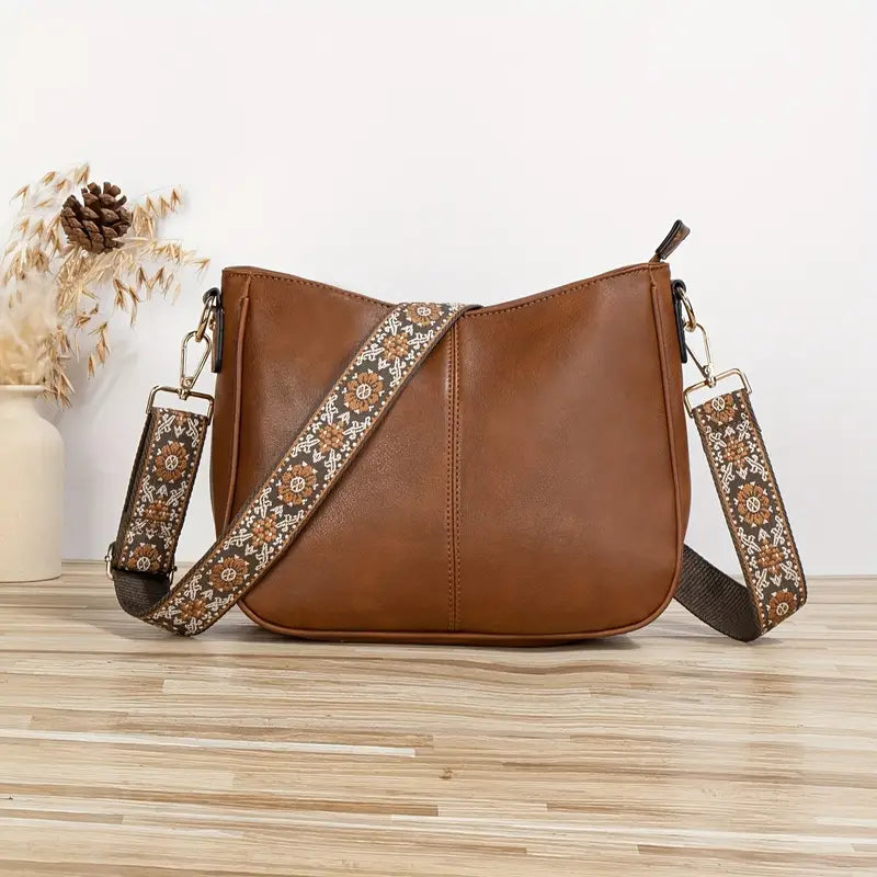 Sac Delvine bandoulière pour femme, design tendance et bandoulière ajustable adapté aux tenues polyvalentes.