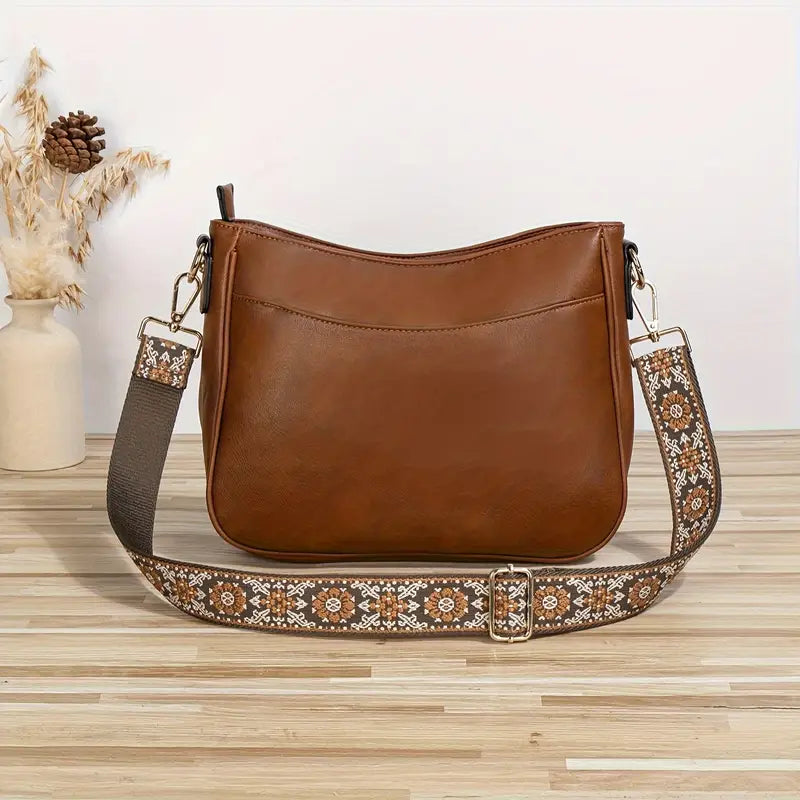 Sac Delvine bandoulière pour femme, design tendance et bandoulière ajustable adapté aux tenues polyvalentes.