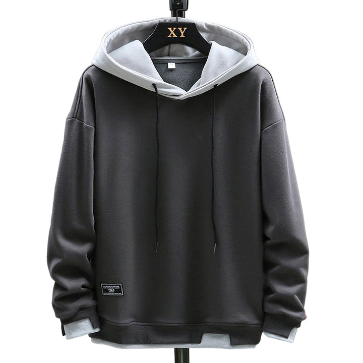 Sweat à capuche Émilien pour homme, matière douce adaptée aux tenues cocooning mi-saison.