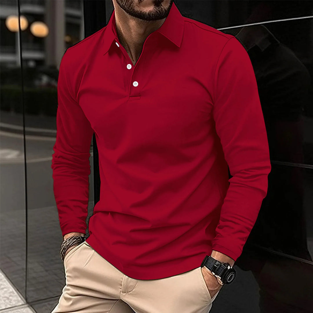 Polo à manches longues pour homme Eugène, coupe ajustée et style tendance, en tissu doux rouge intense avec col classique et patte de boutonnage, parfait pour un look moderne et élégant.