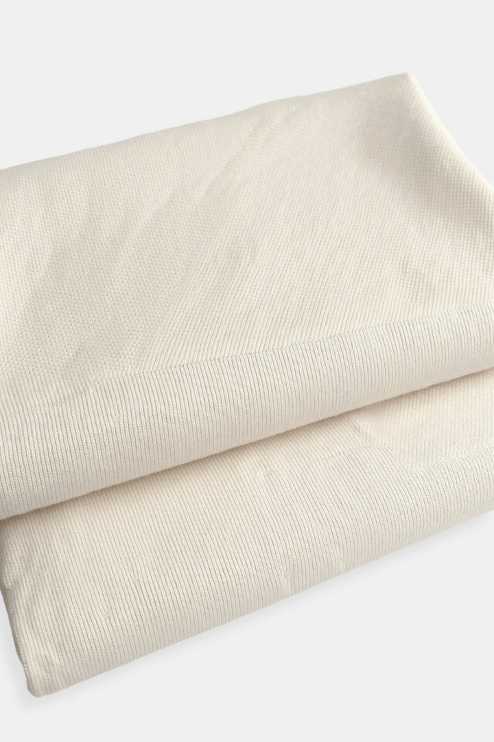 Polo à manches courtes pour homme Felix de couleur crème avec texture en maille fine, élégant et tendance, idéal pour un style décontracté ou moderne.