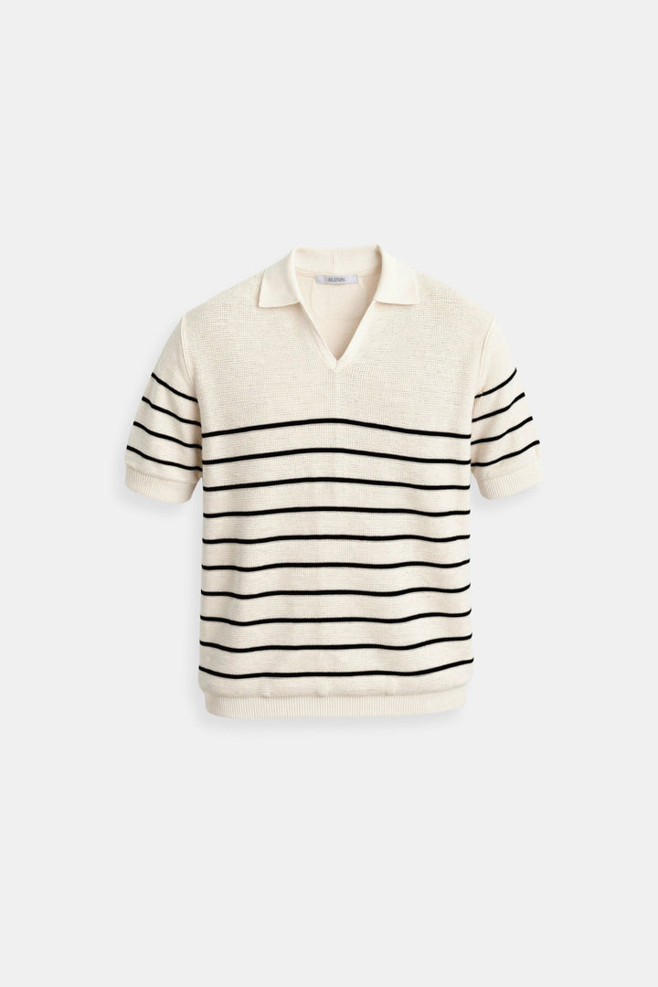 Felix Polo à manches courtes pour homme, couleur crème avec fines rayures noires horizontales, col polo classique, style tendance et élégant, présenté sur fond blanc.
