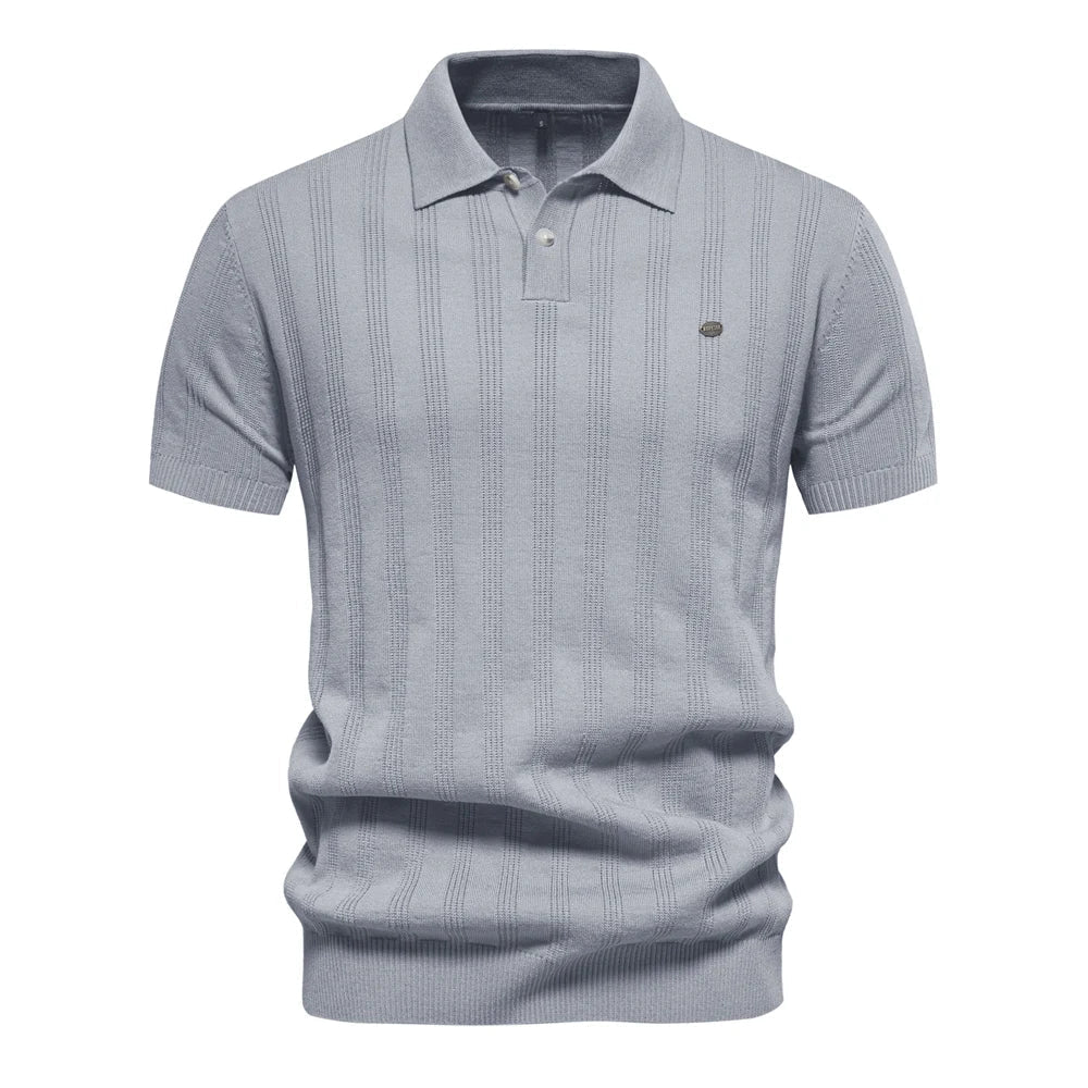 Polo en maille pour homme Florentin, design moderne avec fines rayures verticales, coupe élégante, col classique et manches courtes, en coloris gris pour un style chic et contemporain.