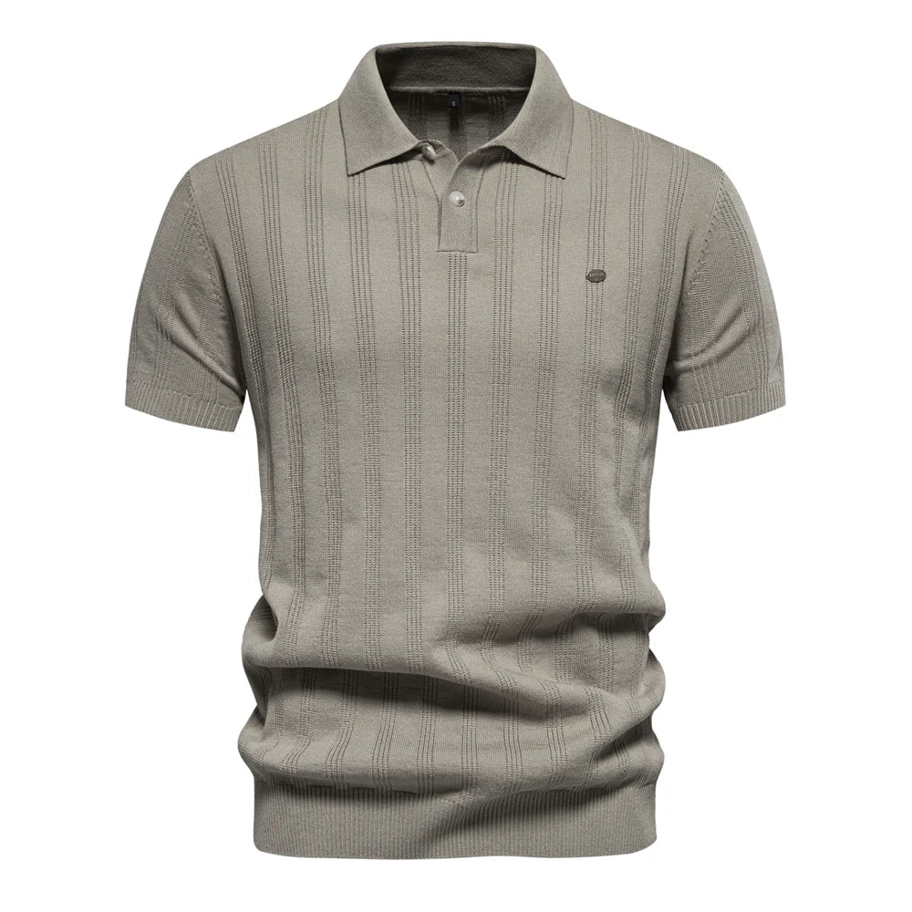 Polo en maille pour homme Florentin, style moderne avec fines rayures verticales, coupe élégante, col classique et manches courtes, en coloris gris taupe pour une allure chic et contemporaine.