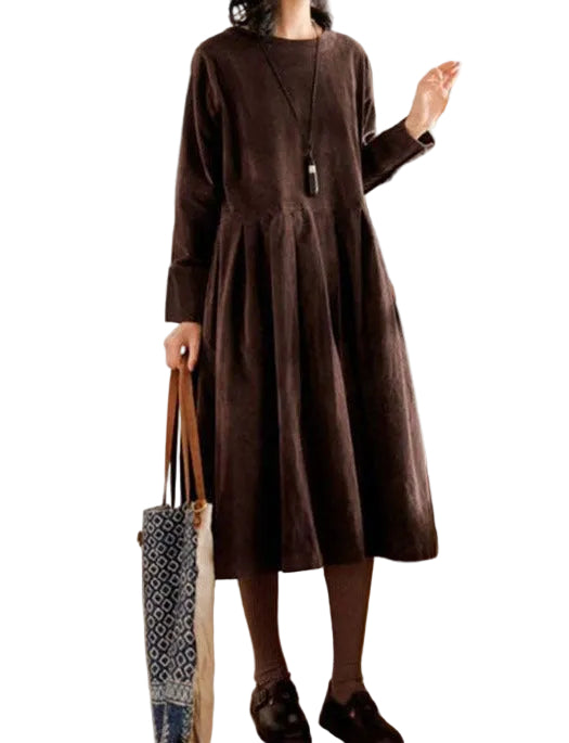 Robe Élise fluide pour femme, coupe raffinée et finitions soignées adaptées aux occasions automnales habillées.