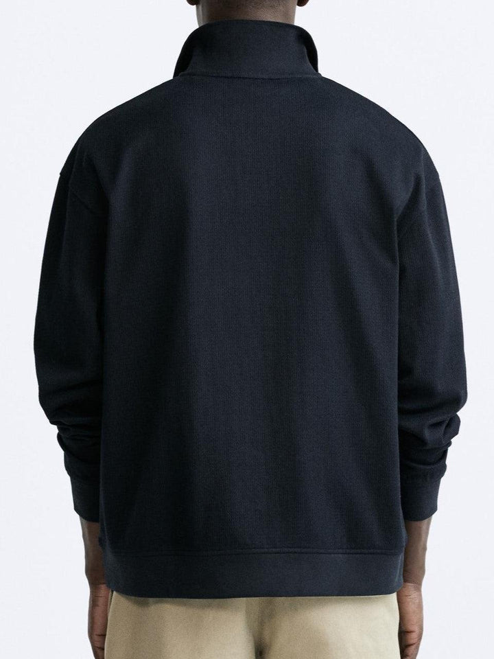 Vue arrière du polo à manches longues pour homme Gaspard en bleu foncé, avec col structuré et coupe moderne, offrant un style élégant et confortable au quotidien.