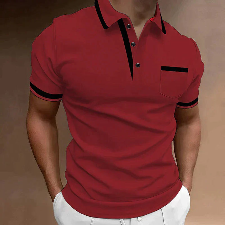Polo homme moderne rouge avec col et finitions noires contrastées, patte de boutonnage élégante et poche poitrine discrète, coupe ajustée pour un style chic et décontracté.