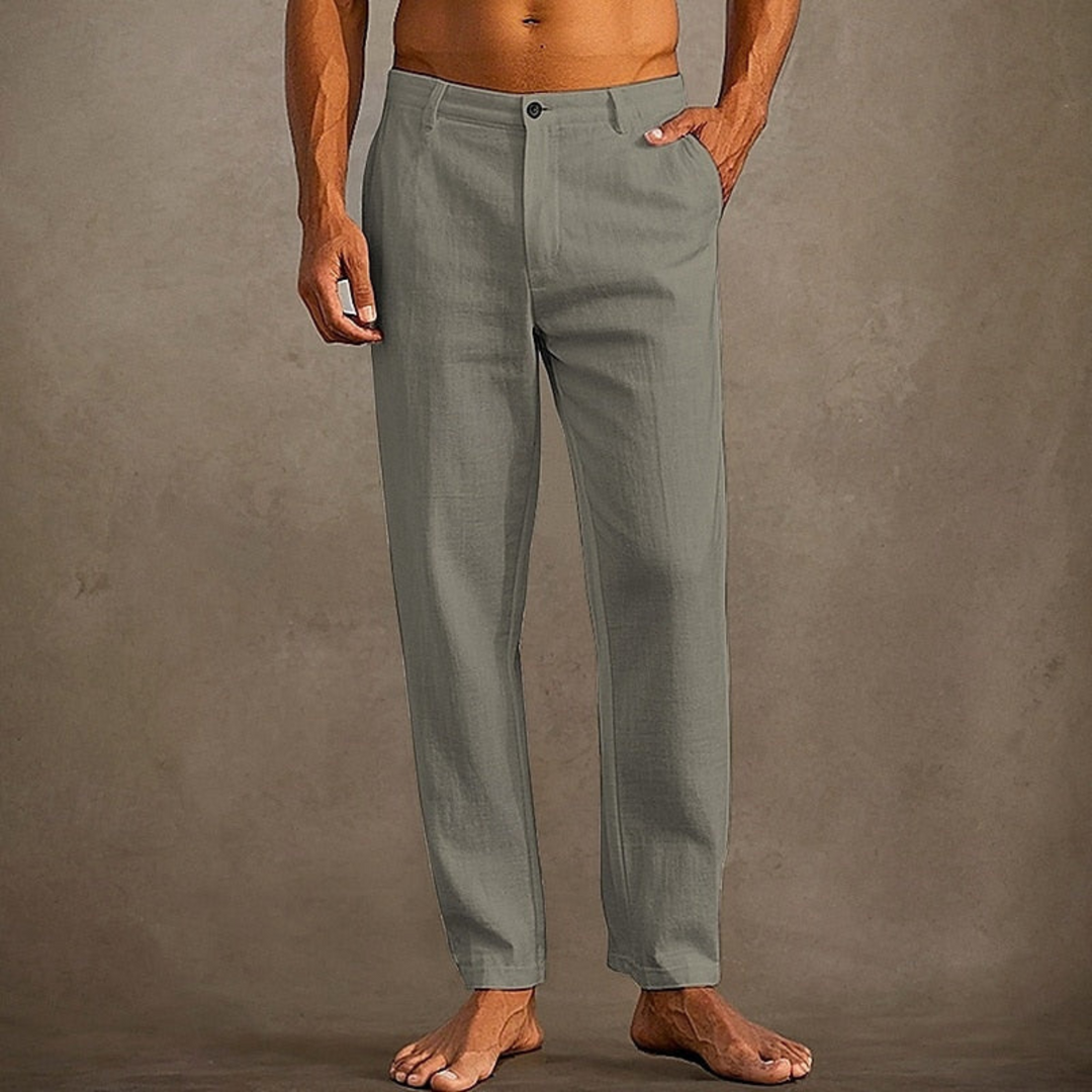 Pantalon d'été pour homme décontracté à coupe classique, tissu léger et fluide, adapté aux journées chaudes.