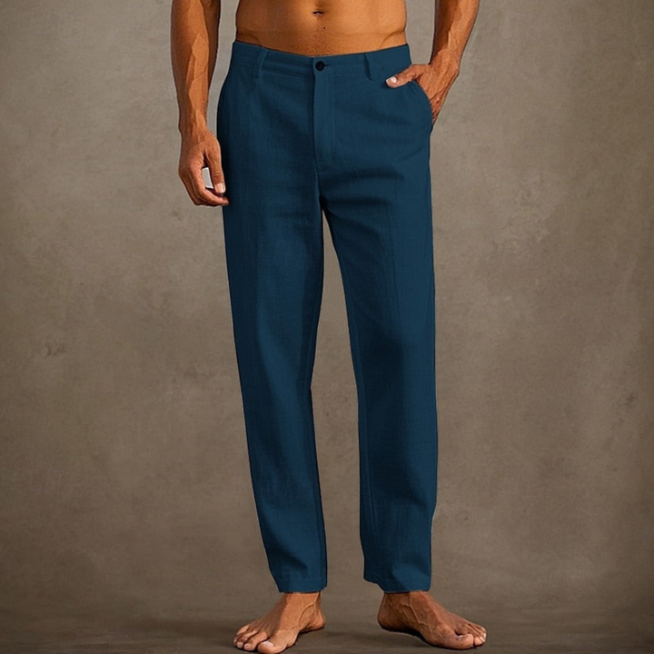 Pantalon d'été pour homme décontracté à coupe classique, tissu léger et fluide, adapté aux journées chaudes.