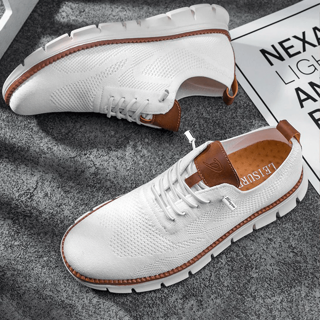 Jean, baskets tendance pour hommes blanches à lacets avec semelle souple et détails marron, chaussures modernes et respirantes au style élégant et décontracté